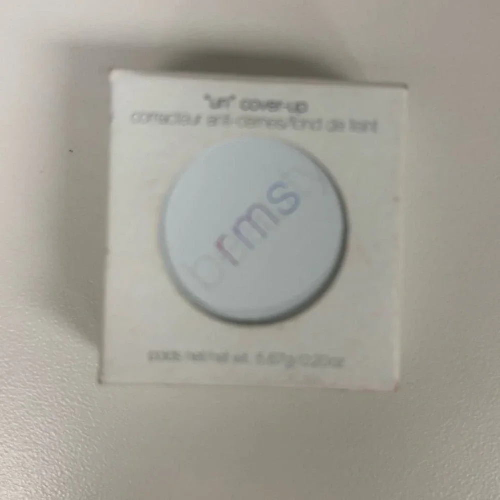 RMS beauty un cover up concealer in 000